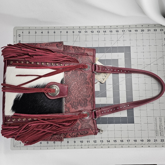 Trinity Ranch Embossed Concealed Carry Purse - Picture 5 of 16